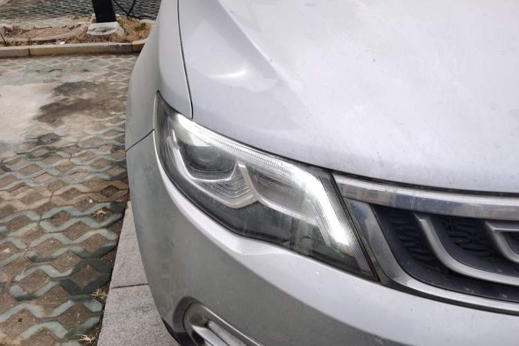 Used Geely Auto Emgrand X7 Sport 2016 1.8TD Automatic ZhiZun Version Right Front Headlight