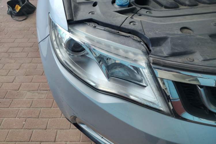 Used Geely Auto Emgrand X7 Sport 2016 1.8TD Automatic Smart Connectivity Version Right Front Headlight