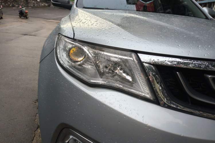 Used Geely Auto Emgrand X7 Sport 2016 2.0L Manual ZhiShang Version Right Front Headlight