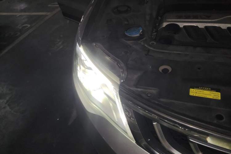 Used Geely Auto Emgrand X7 Sport 2016 1.8TD Automatic ZhiZun Version Right Front Headlight
