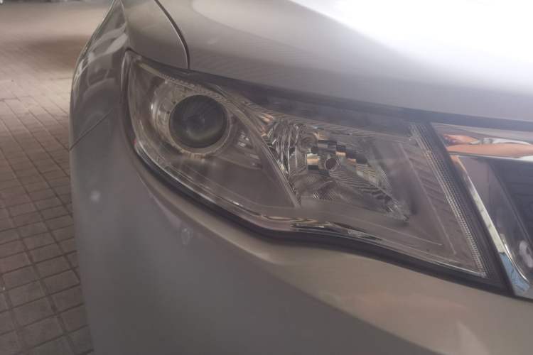 Used Geely Auto Emgrand X7 Sport 2016 1.8TD Automatic ZhiShang Model Right Front Headlight