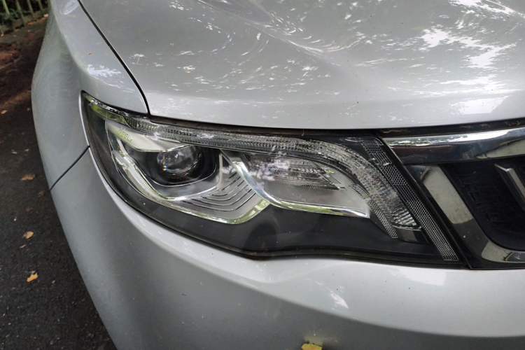 Used Geely Auto Emgrand X7 Sport 2016 1.8TD Automatic All-Wheel-Drive ZhiZun Edition Right Front Headlight
