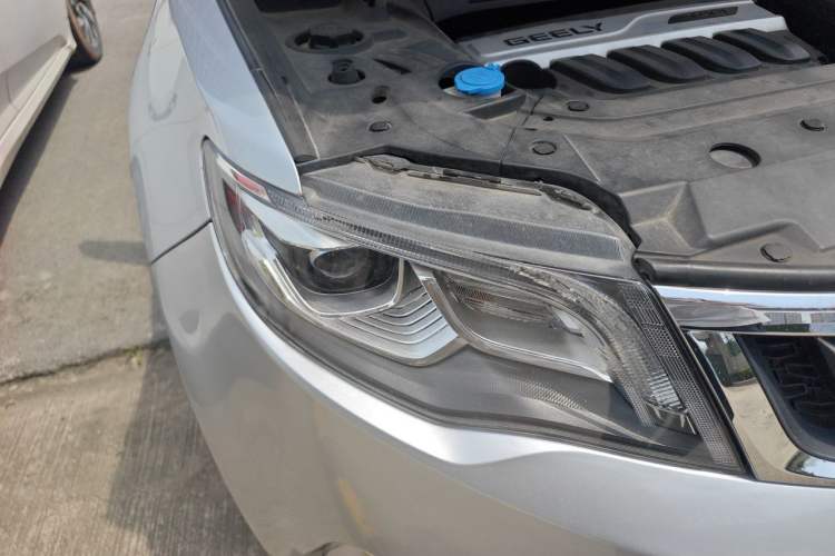 Used Geely Auto Emgrand X7 Sport 2016 1.8TD Automatic ZhiZun Version Right Front Headlight