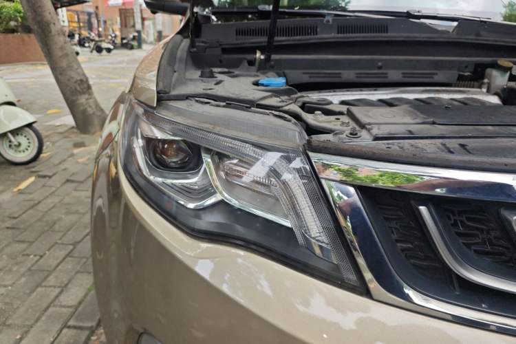 Used Geely Auto Emgrand X7 Sport 2016 1.8TD Automatic ZhiZun Version Right Front Headlight