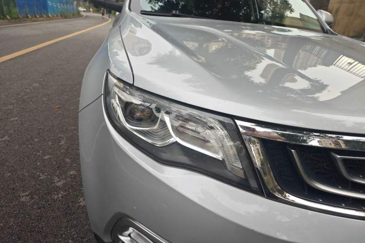 Used Geely Auto Emgrand X7 Sport 2016 1.8TD Automatic All-Wheel-Drive ZhiZun Edition Right Front Headlight