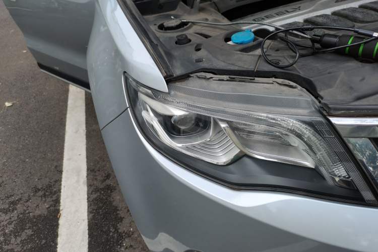 Used Geely Auto Emgrand X7 Sport 2016 1.8TD Automatic ZhiZun Version Right Front Headlight