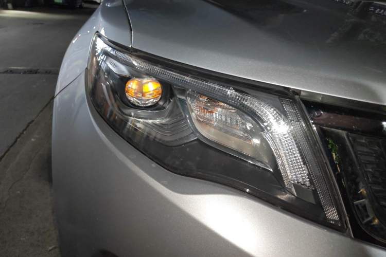 Used Geely Auto Emgrand X7 Sport 2016 1.8TD Automatic ZhiZun Version Right Front Headlight
