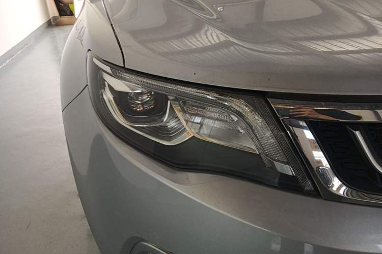 Used Geely Auto Emgrand X7 Sport 2016 1.8TD Automatic Smart Connectivity Version Right Front Headlight