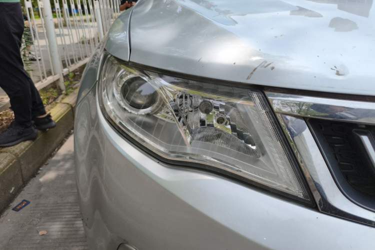 Used Geely Auto Emgrand X7 Sport 2016 1.8TD Automatic ZhiShang Model Right Front Headlight