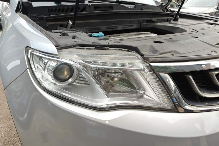 Used Geely Auto Emgrand X7 Sport 2016 1.8TD Automatic Smart Connectivity Version Right Front Headlight