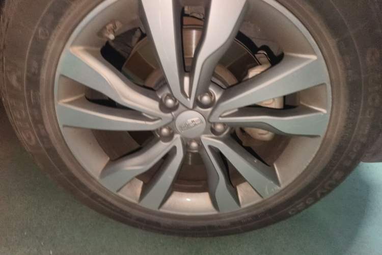 Used Geely Auto Emgrand X7 Sport 2016 1.8TD Automatic Smart Connectivity Version Right Front Wheel Hub