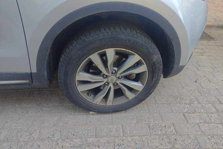 Used Geely Auto Emgrand X7 Sport 2016 1.8TD Automatic ZhiZun Version Right Front Wheel Hub