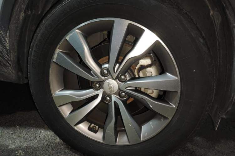 Used Geely Auto Emgrand X7 Sport 2016 1.8TD Automatic ZhiShang Model Right Front Wheel Hub