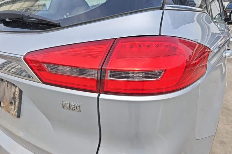 Used Geely Auto Emgrand X7 Sport 2016 1.8TD Automatic Smart Connectivity Version Right Rear Taillight