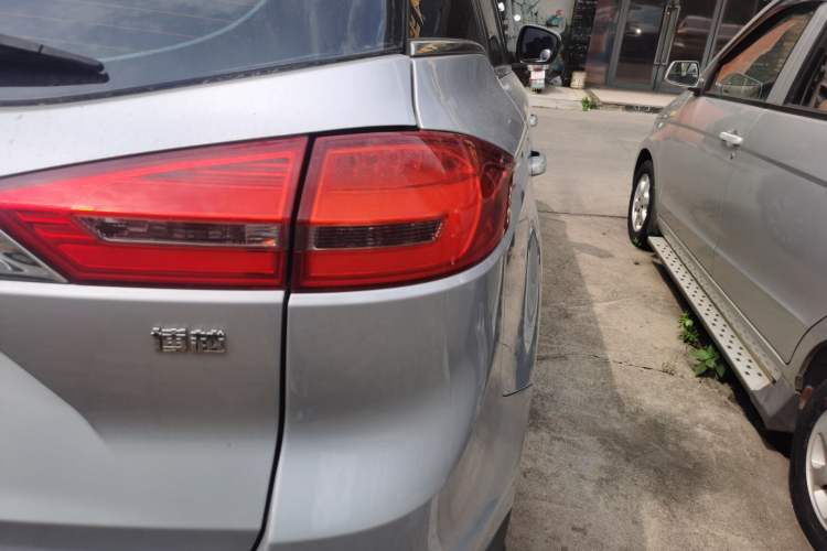Used Geely Auto Emgrand X7 Sport 2016 1.8TD Automatic Smart Connectivity Version Right Rear Taillight