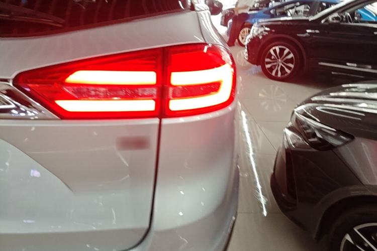 Used Geely Auto Emgrand X7 Sport 2016 1.8TD Automatic ZhiShang Model Right Rear Taillight