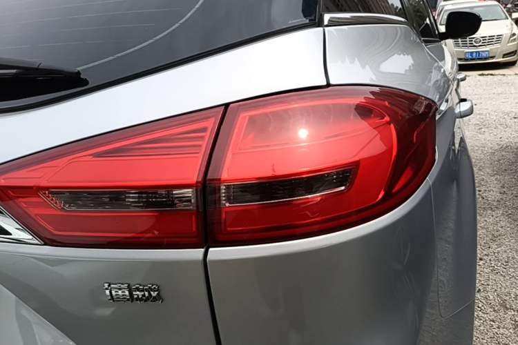 Used Geely Auto Emgrand X7 Sport 2016 1.8TD Automatic Smart Connectivity Version Right Rear Taillight