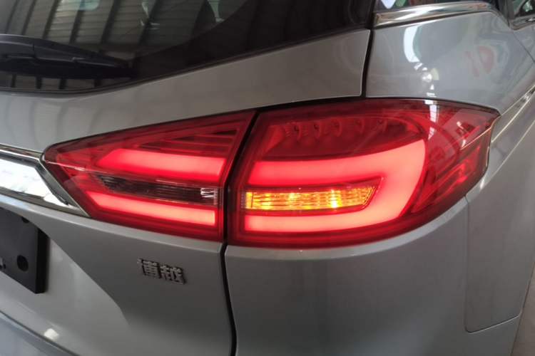 Used Geely Auto Emgrand X7 Sport 2016 1.8TD Automatic Smart Model Right Rear Taillight
