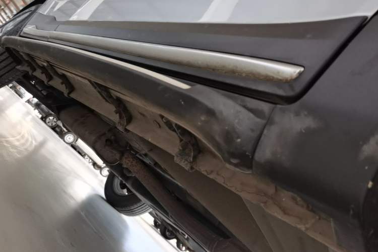 Used Geely Auto Emgrand X7 Sport 2016 1.8TD Automatic Smart Model Right Side Sill