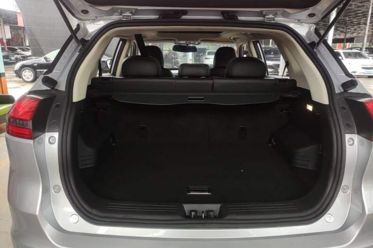 Used Geely Auto Emgrand X7 Sport 2016 1.8TD Automatic ZhiShang Model Trunk