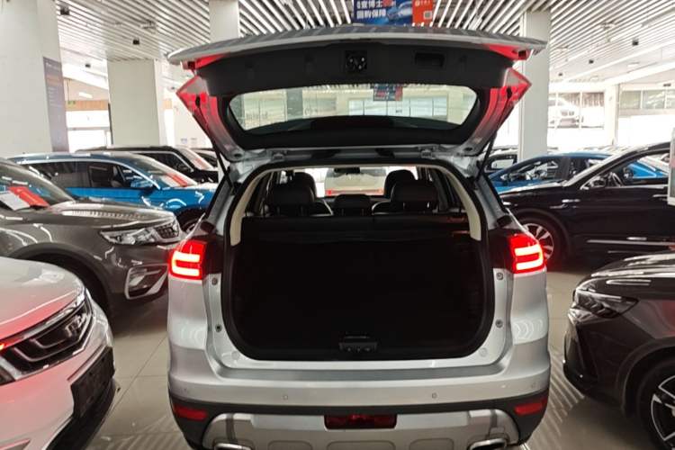 Used Geely Auto Emgrand X7 Sport 2016 1.8TD Automatic ZhiShang Model Trunk