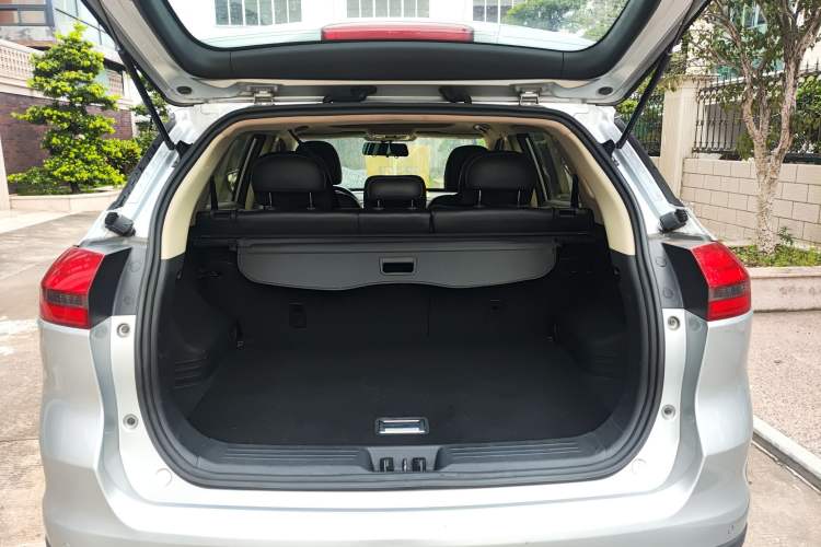 Used Geely Auto Emgrand X7 Sport 2016 1.8TD Automatic Smart Connectivity Version Trunk