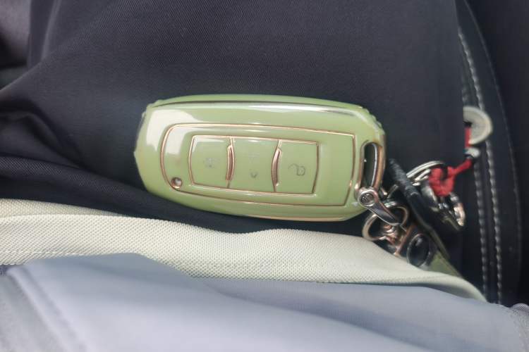 Used Geely Auto Emgrand X7 Sport 2016 2.0L Manual Smart Connect Version Vehicle Key