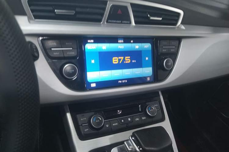 Used Geely Auto Emgrand X7 Sport 2016 1.8TD Automatic ZhiShang Model Audio And AC Panel