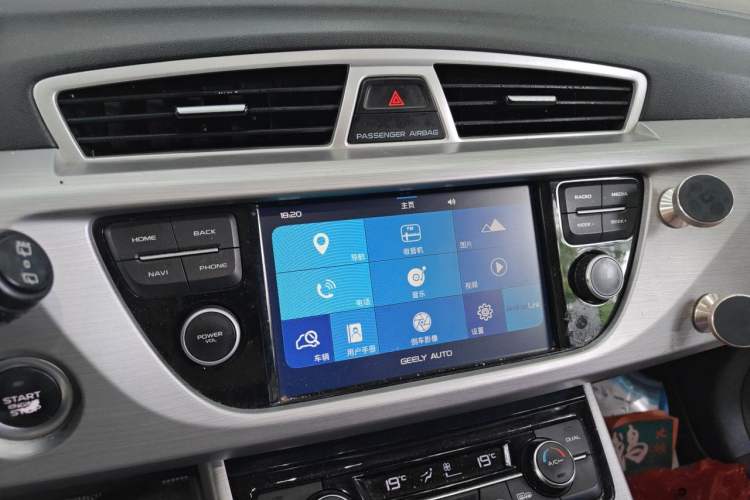 Used Geely Auto Emgrand X7 Sport 2016 1.8TD Automatic ZhiShang Model Audio And AC Panel