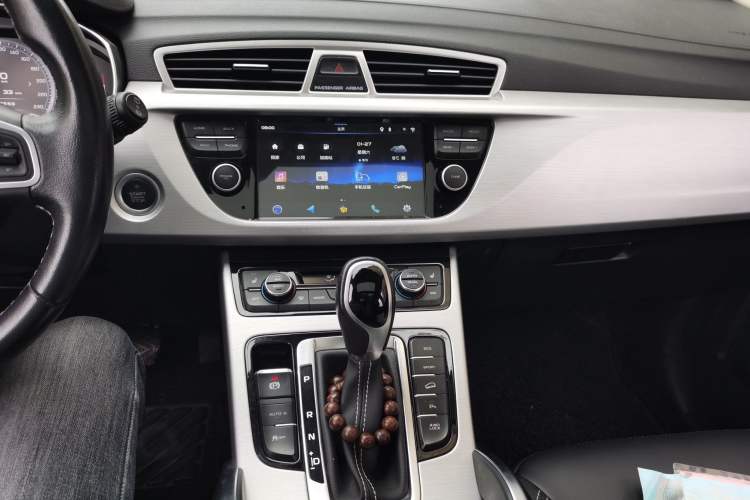 Used Geely Auto Emgrand X7 Sport 2016 1.8TD Automatic All-Wheel Drive Smart Version Audio And AC Panel