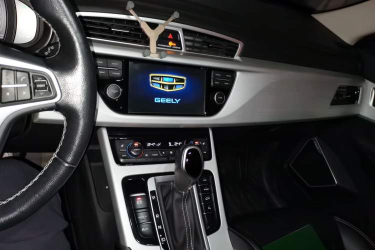 Used Geely Auto Emgrand X7 Sport 2016 1.8TD Automatic Smart Model Audio And AC Panel