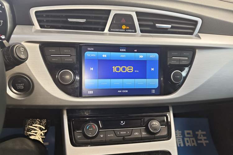 Used Geely Auto Emgrand X7 Sport 2016 2.0L Manual ZhiShang Version Audio And AC Panel