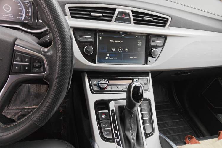 Used Geely Auto Emgrand X7 Sport 2016 1.8TD Automatic Smart Model Audio And AC Panel
