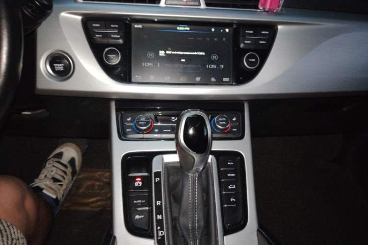 Used Geely Auto Emgrand X7 Sport 2016 1.8TD Automatic Smart Model Audio And AC Panel