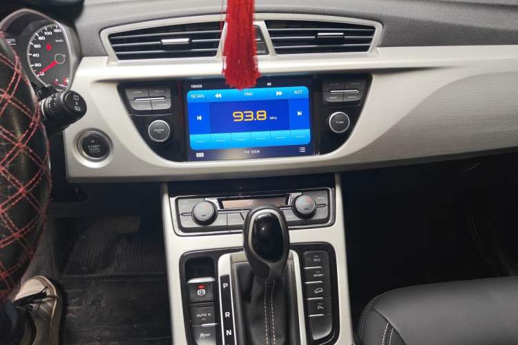 Used Geely Auto Emgrand X7 Sport 2016 1.8TD Automatic ZhiShang Model Audio And AC Panel