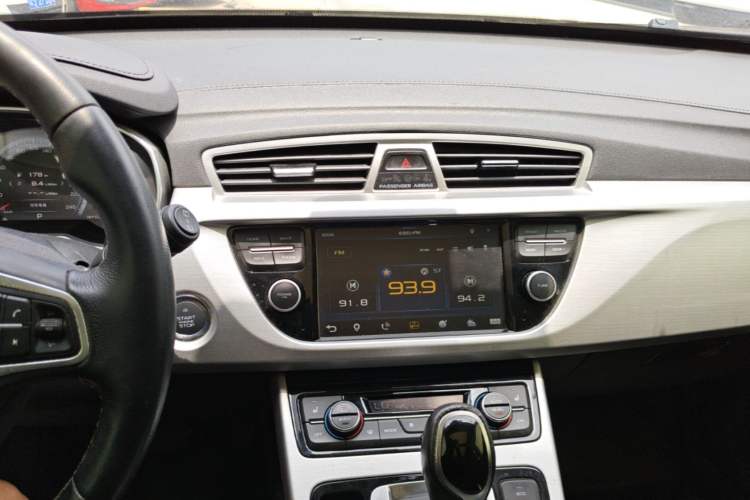 Used Geely Auto Emgrand X7 Sport 2016 1.8TD Automatic Smart Model Audio And AC Panel