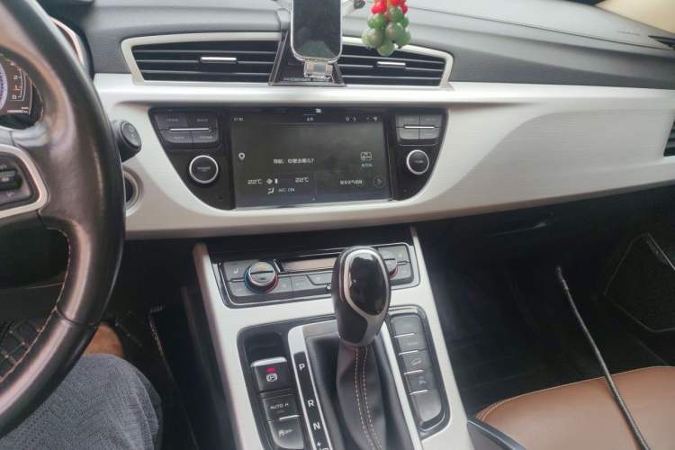 Used Geely Auto Emgrand X7 Sport 2016 1.8TD Automatic ZhiZun Version Audio And AC Panel