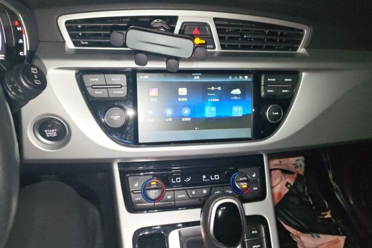 Used Geely Auto Emgrand X7 Sport 2016 1.8TD Automatic ZhiZun Version Audio And AC Panel