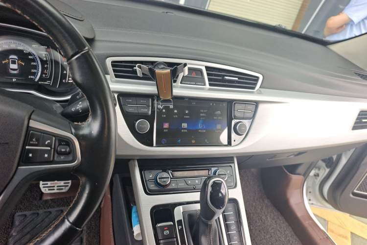 Used Geely Auto Emgrand X7 Sport 2016 1.8TD Automatic ZhiZun Version Audio And AC Panel