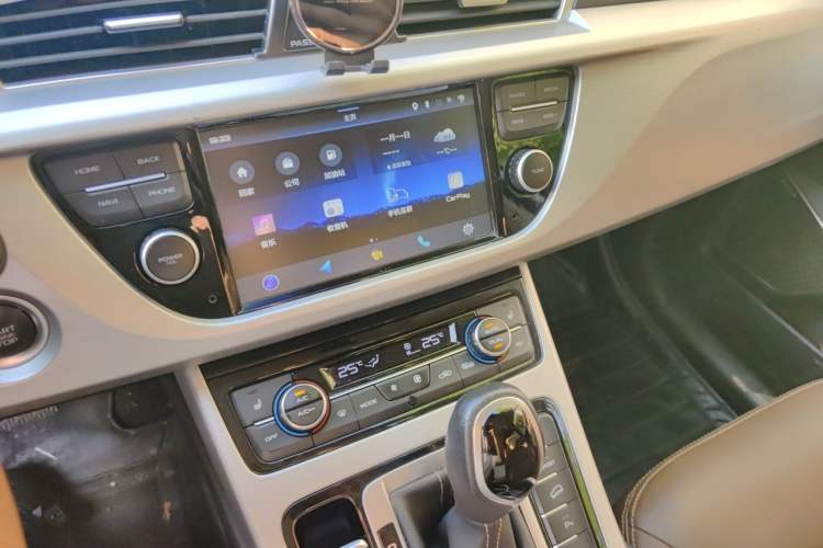 Used Geely Auto Emgrand X7 Sport 2016 1.8TD Automatic ZhiZun Version Audio And AC Panel