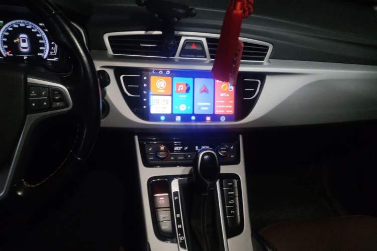 Used Geely Auto Emgrand X7 Sport 2016 1.8TD Automatic ZhiZun Version Audio And AC Panel