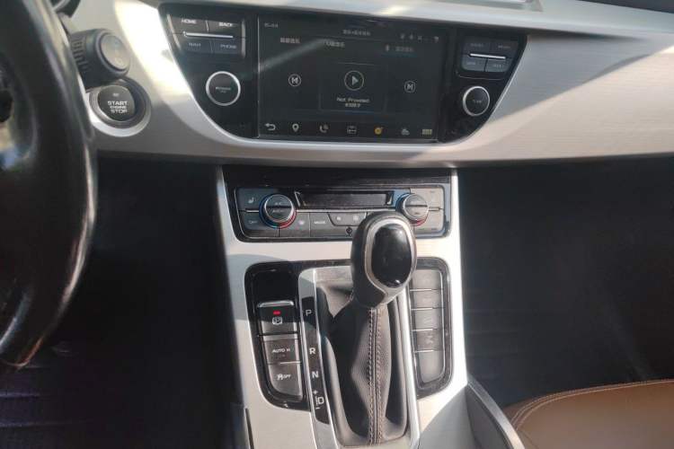 Used Geely Auto Emgrand X7 Sport 2016 1.8TD Automatic ZhiZun Version Audio And AC Panel