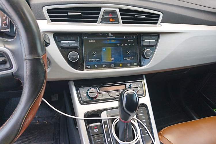 Used Geely Auto Emgrand X7 Sport 2016 1.8TD Automatic ZhiZun Version Audio And AC Panel