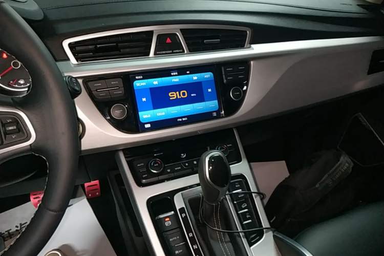 Used Geely Auto Emgrand X7 Sport 2016 1.8TD Automatic ZhiShang Model Audio And AC Panel
