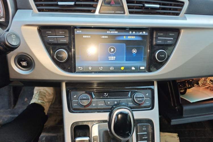 Used Geely Auto Emgrand X7 Sport 2016 1.8TD Automatic Smart Model Audio And AC Panel