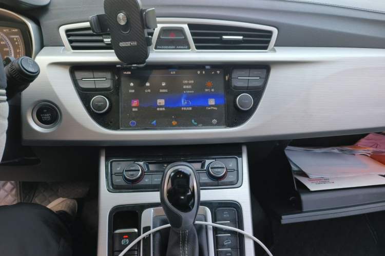Used Geely Auto Emgrand X7 Sport 2016 1.8TD Automatic Smart Connectivity Version Audio And AC Panel