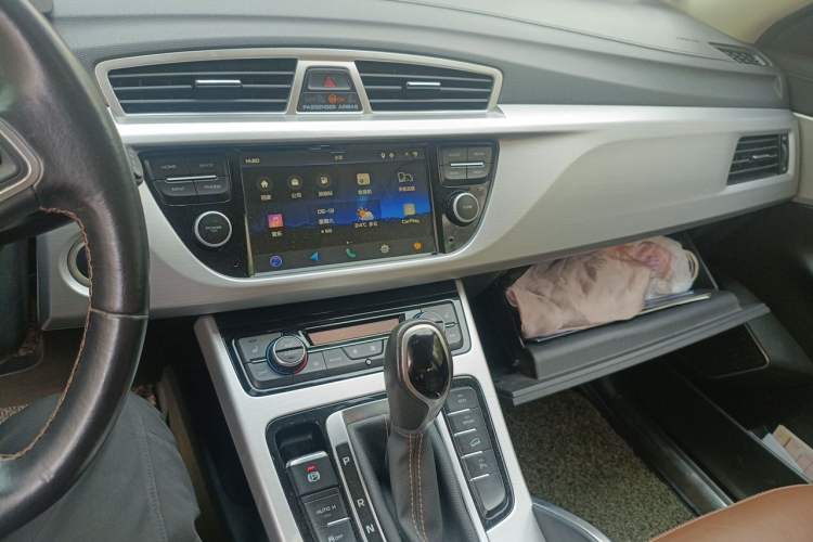 Used Geely Auto Emgrand X7 Sport 2016 1.8TD Automatic ZhiZun Version Audio And AC Panel