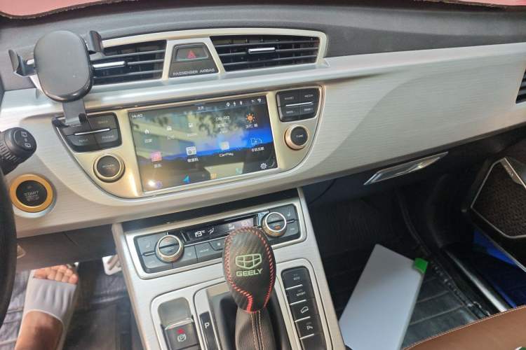 Used Geely Auto Emgrand X7 Sport 2016 1.8TD Automatic ZhiZun Version Audio And AC Panel
