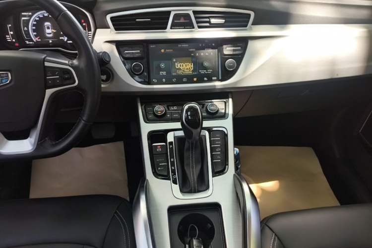 Used Geely Auto Emgrand X7 Sport 2016 1.8TD Automatic Smart Connectivity Version Audio And AC Panel