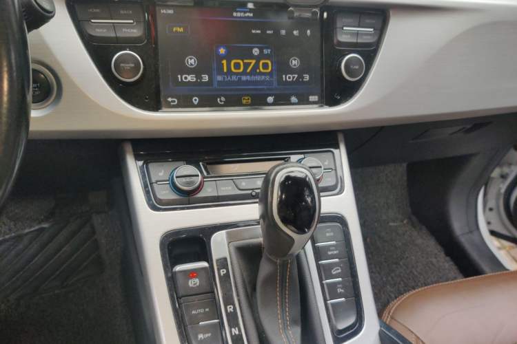 Used Geely Auto Emgrand X7 Sport 2016 1.8TD Automatic Smart Model Audio And AC Panel